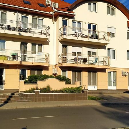 Gabi & Gabi Apartments Hajduszoboszlo Bagian luar foto