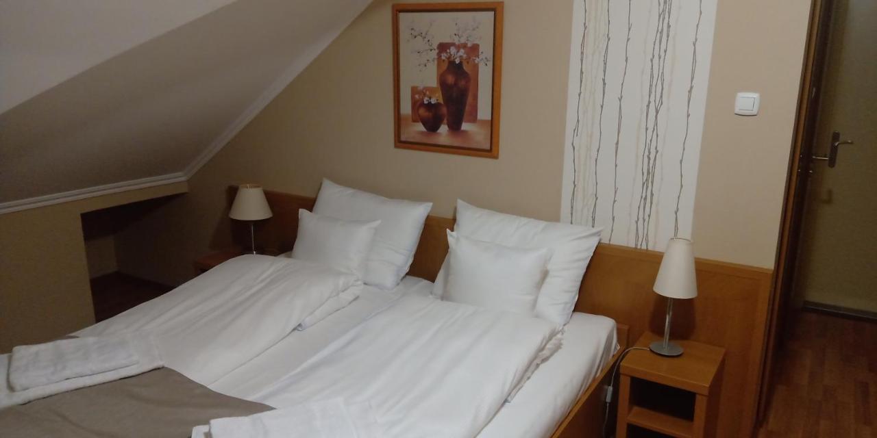 Gabi & Gabi Apartments Hajduszoboszlo Bagian luar foto