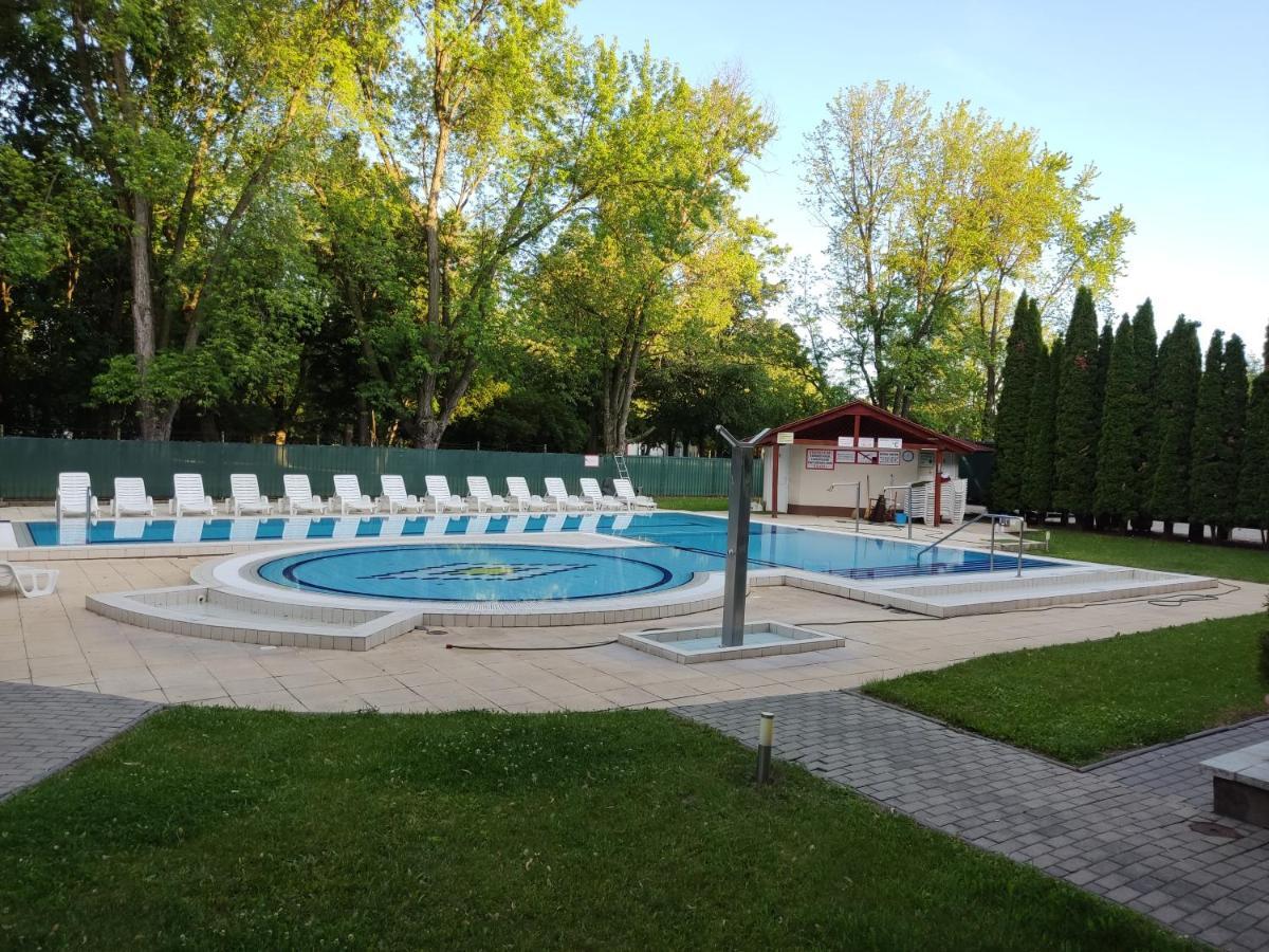 Gabi & Gabi Apartments Hajduszoboszlo Bagian luar foto