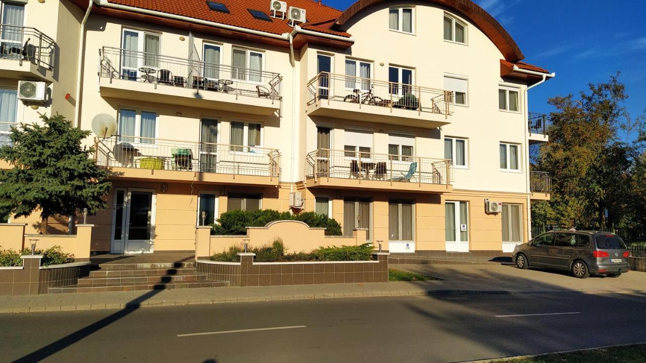 Gabi & Gabi Apartments Hajduszoboszlo Bagian luar foto